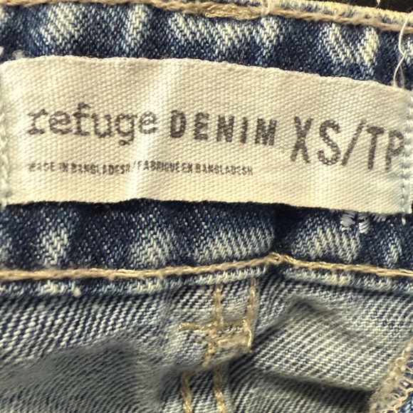 Light Wash Daisy Embroidered Denim Skirt - Women - Picture 5 of 5